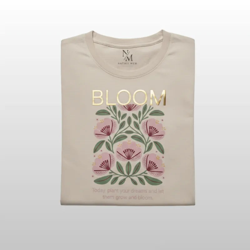 Camiseta Bloom Nude Edición Floral Elegante